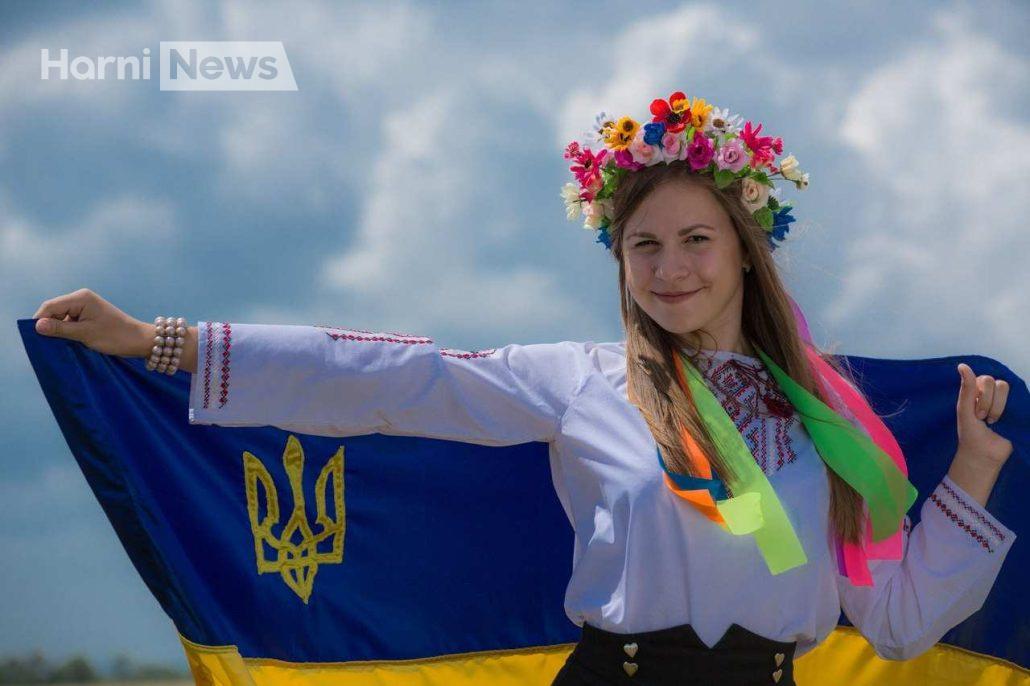 Вітання з Днем народження жінці в українському стилі