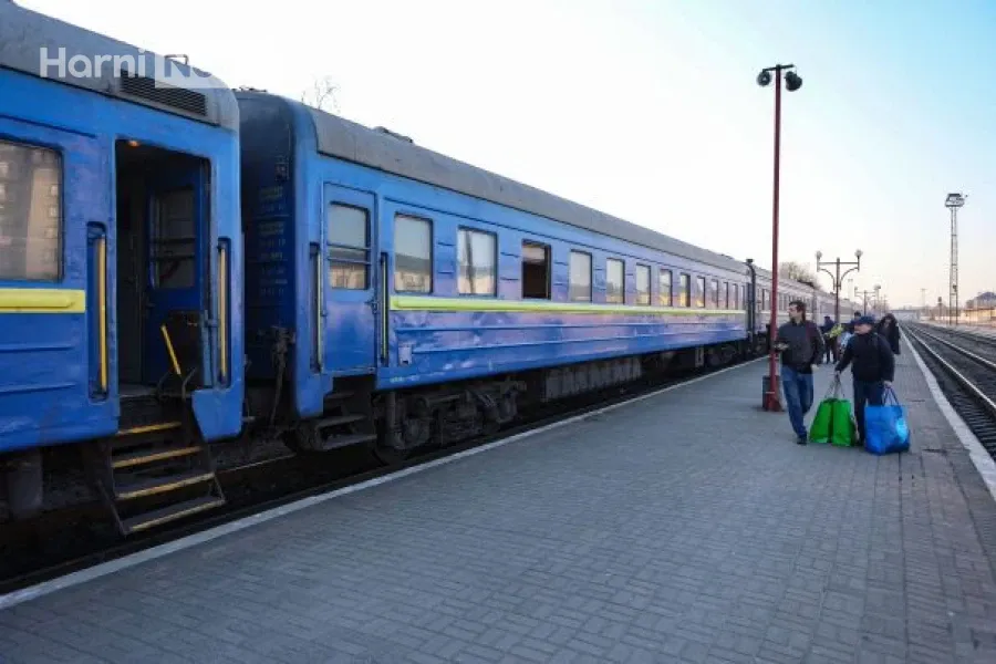 Які поїзди затримуються через удар по інфраструктурі на Сумському напрямку: повний перелік і час