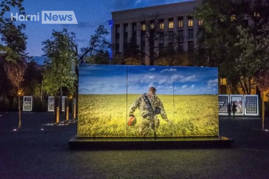 Портрети загиблих захисників у Кривому Розі зневажили чорною фарбою: що вже відомо і яку статтю інкримінують
