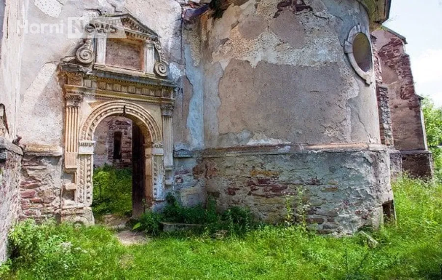 Під житловим будинком на Тернопільщині виявили підземну кам’яну усипальницю: хто її зводив і чи врятують пам’ятку?