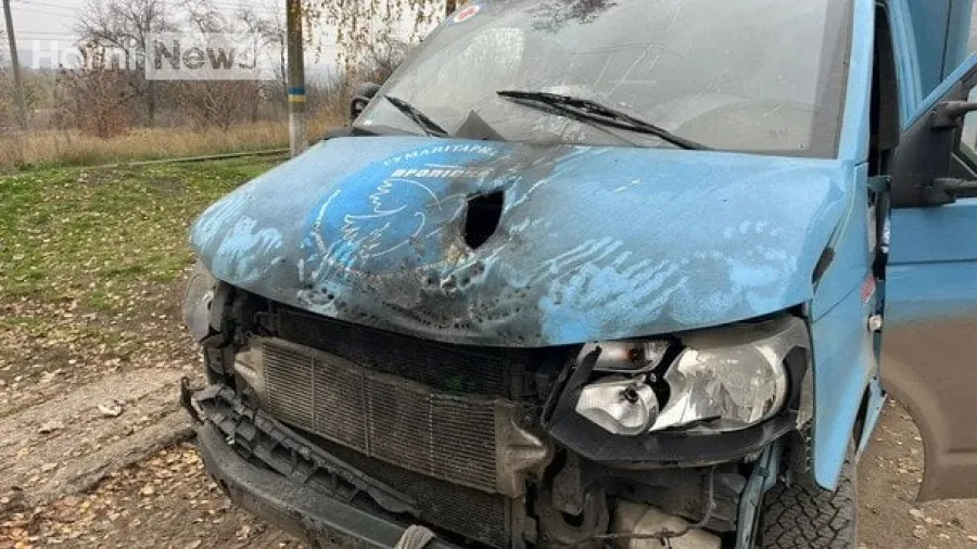 Удар FPV-дроном по гуманітарному авто на в’їзді в Костянтинівку – четверо людей вижили