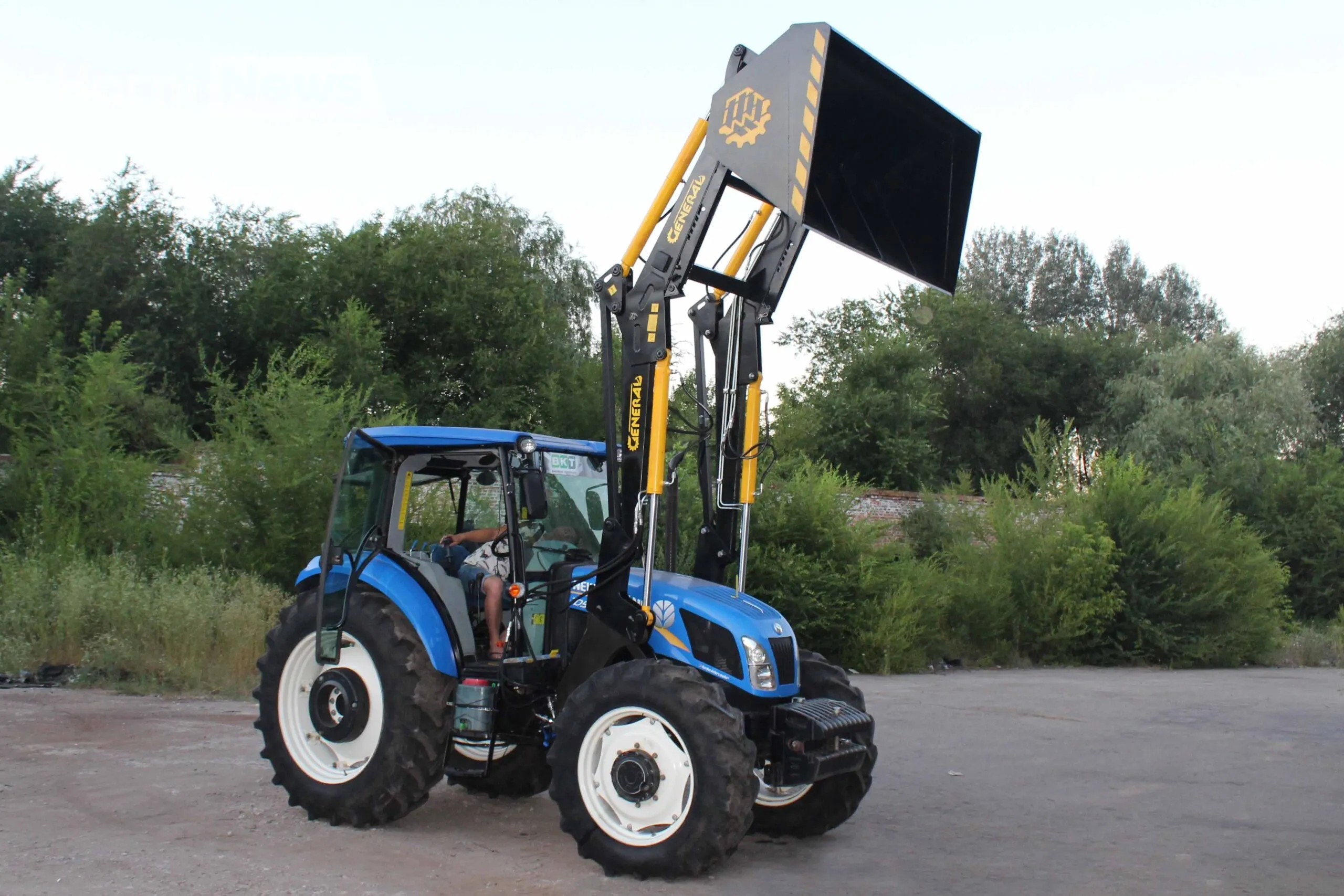 Чому вибір фронтальних навантажувачів вирішує багато проблем у сільському господарстві?